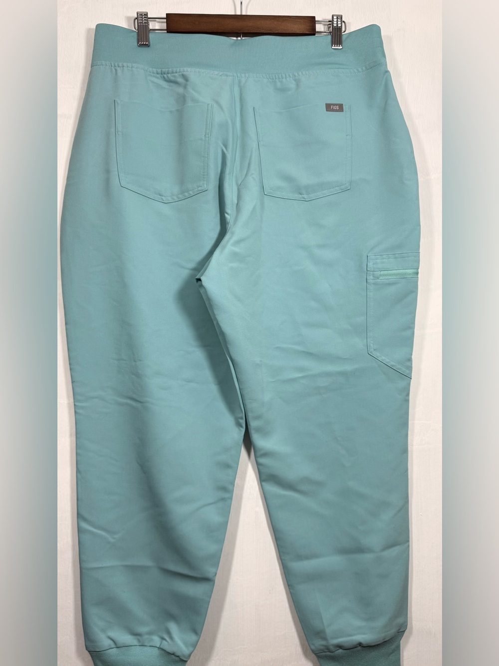 Figs Zamora Women’s Teal Jogger Scrubs with Utility Pocket - Picture 8 of 15